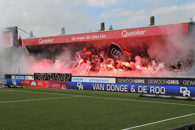 In de 59ste minuut volgt een pyro voor Maup. © SV Ajax