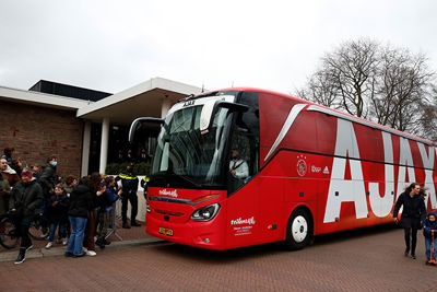 We beginnen ons verslag van een Europees potje traditiegetrouw met de spelersbus. © De Brouwer