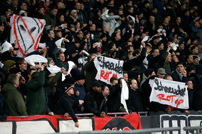 Volendam-thuis. Supporters zijn er helemaal klaar mee. © De Brouwer