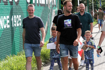 Daar zien we de eerste handtekeningenboekjes. © SV Ajax